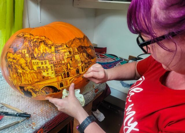 T-minus 3 days 'til opening! 🎃 Our artists are working to bring you the biggest and best carvings of the year. Each pumpkin is unique, and each artist puts their heart and soul into each creation. #DYK our pumpkin artists can take up to 16 hours designing and carving just one intricate pumpkin?

Get your tickets online only at rwpzoo.org/jols
.
📸: Pumpkin Artist @jonconway
.
.
#artists #pumpkincarving #jackolantern #pumpkins #artistsofinstagram #pumpkincarvers #jackolanternspectacular #halloween #fallvibes #rwpzoo