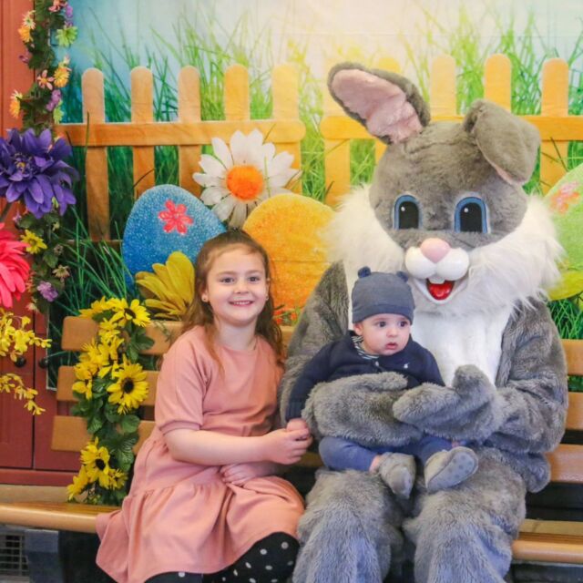 Hop on over to the zoo for egg-cellent fun with the Easter Bunny!  PLUS, you get to explore all your favorite animal friends.

Reserve your tickets online:  rwpzoo.org/events
.
.
.
#easterbunny #rhodeisland #providence #familyfun #easterbunnypicture #rhodeislandmoms #kidsactivities #thingstodoinri #rwpzoo