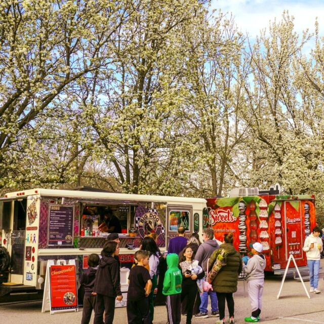 Sunshine ☀️ + good vibes 😎 + amazing food trucks 😋 = the perfect Friday night! The weather is warming up, and the food trucks are rolling in! Every Friday, enjoy a variety of tasty treats and fresh air at the Carousel Village. 

Join us TONIGHT featuring music from Good Living Band - the fun begins at 5 PM! 🎵
.
.
.
#foodtruckfriday #carouselvillage #pvdfoodtruckevents #foodtrucks #foodies #providenceri #livemusic #fridayfun #rwpzoo