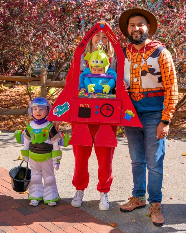 Spooky Zoo is THIS SATURDAY! 👻🍭 Finalize those fang-tastic family costumes and join us for a day of trick-or-treating fun right here at the Zoo! Plus, musical performances from the Unlikely Strummers, pumpkin enrichment, and mascot meet & greets!

FREE for members and included with Zoo admission for non-members. Can't make it this weekend? Don't worry, the fun continues next Saturday, October 25th!