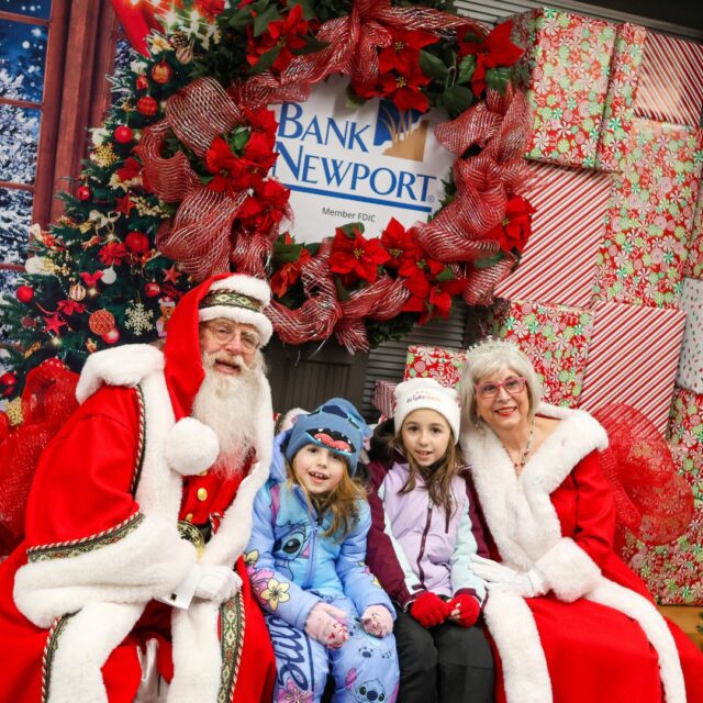 🎅✨ Santa is HERE tonight! Stop by the Zoo's Gift Shop from 5:30-7:30 PM during  Holiday Lights Spectacular for a free visit with Santa, presented by @banknewport! 

While you're there, spread extra cheer by donating a gift for @awishcometrueinc! Your kindness helps make the holidays special for children with life-threatening illnesses. Let's make some magic happen! ❤️